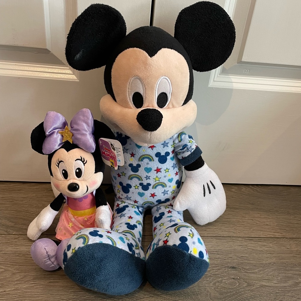 Mickey Mouse & Minnie Mouse Disney Stuffed Animals. Great condition
